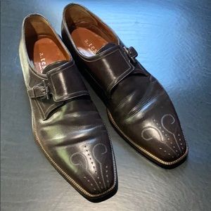 Dress shoes